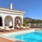Romantic White -private Pool Нерха