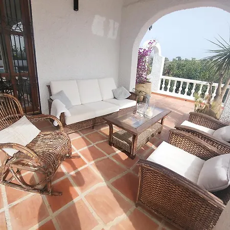 Romantic White -private Pool فيلة نيرخا