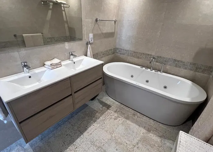 Romantic White -private Pool فيلة