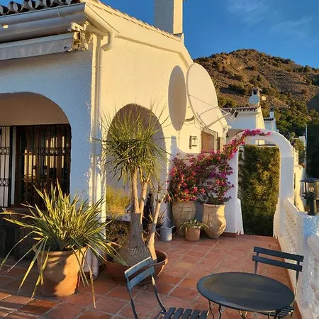 Willa Romantic White -heated Pool *