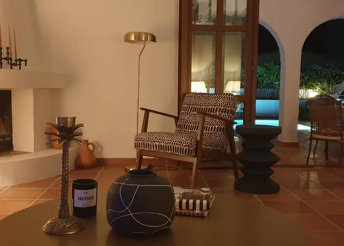 别墅 Romantic White -private Pool 内尔哈