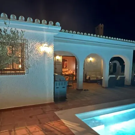 Romantic White Villa -Heated Pool