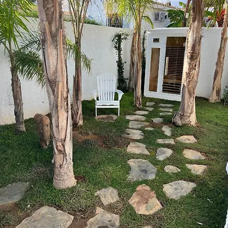 Romantic White -private Pool