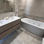 Romantic White -private Pool 别墅